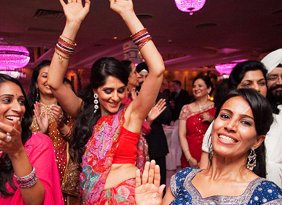 Grab the attention that you are worth of on your Wedding Sangeet Night