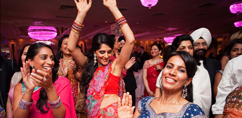 Grab the attention that you are worth of on your Wedding Sangeet Night