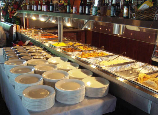Banquet or Buffet Style Dinner: Pros & Cons