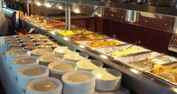 Banquet or Buffet Style Dinner: Pros & Cons